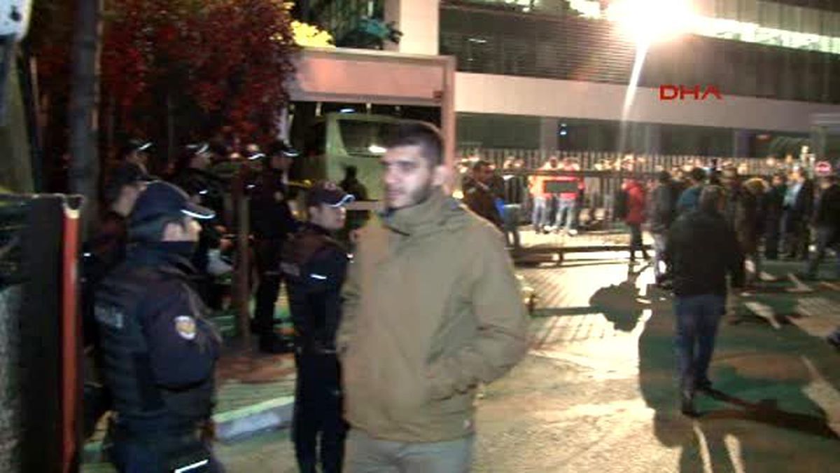 Zaman Gazetesi\'nde Polis Ekibi...