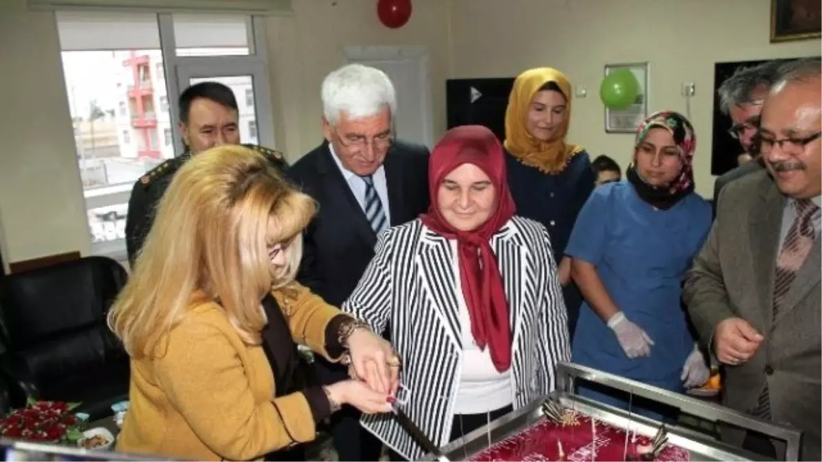 Karaman\'da 100 Yaşına Giren Huzurevi Sakinine Doğum Günü Kutlaması