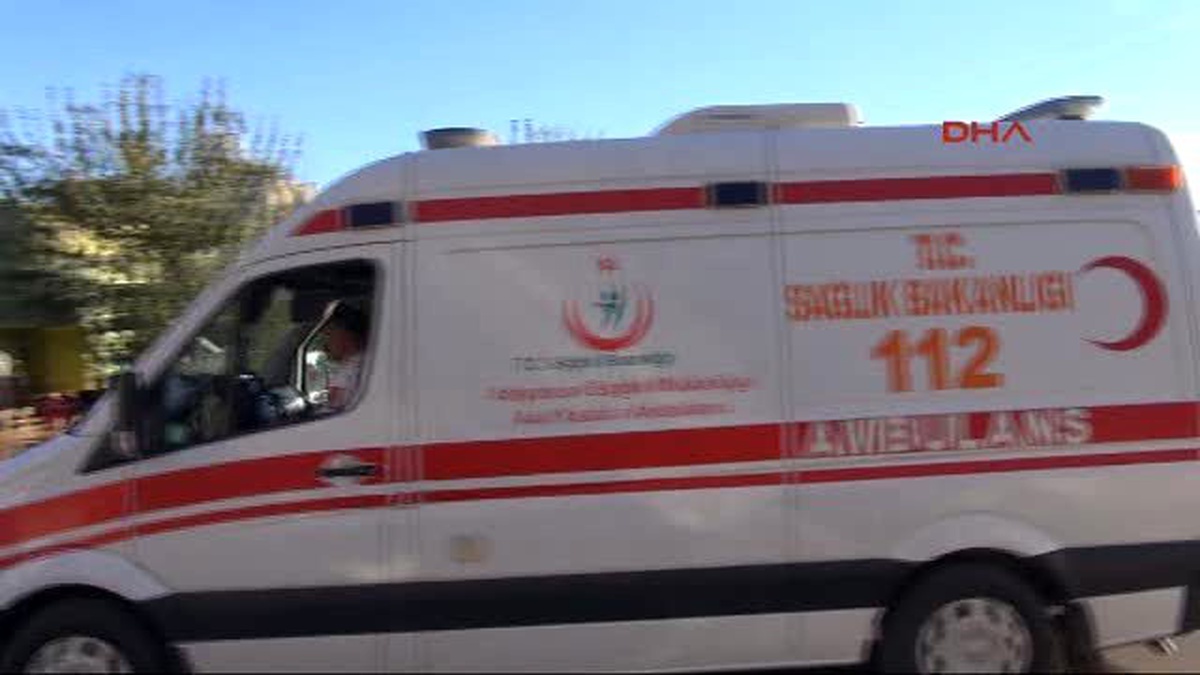 Adıyaman?da İki Otomobil Çarpıştı: 2 Yaralı