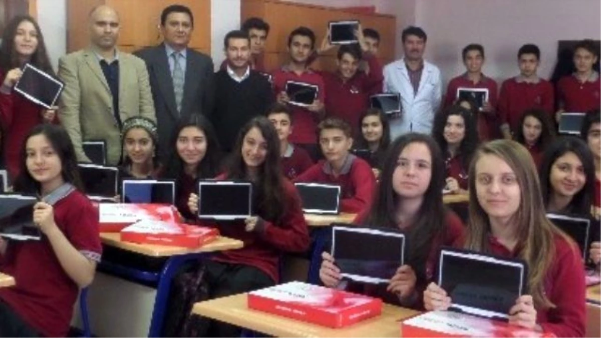 Alaşehir Fen Lisesi Öğrencileri Tabletlerine Kavuştu