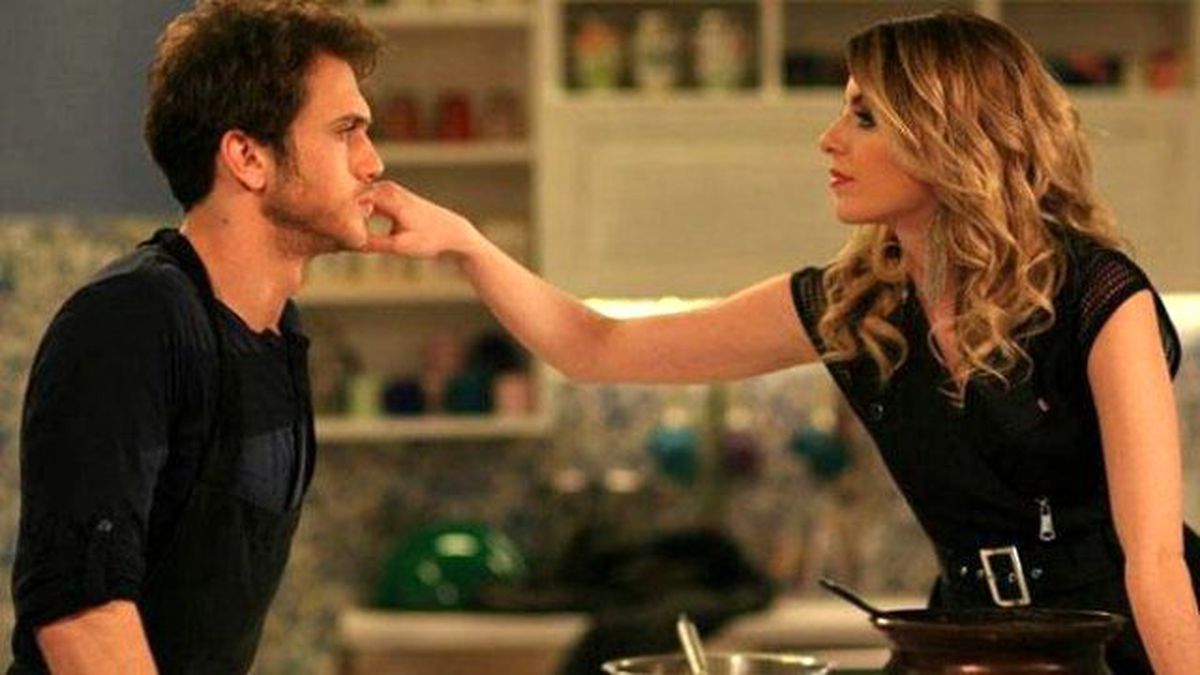 Aras Bulut İynemli, Rol Arkadaşı Bige Önal'la Aşk Yaşıyor