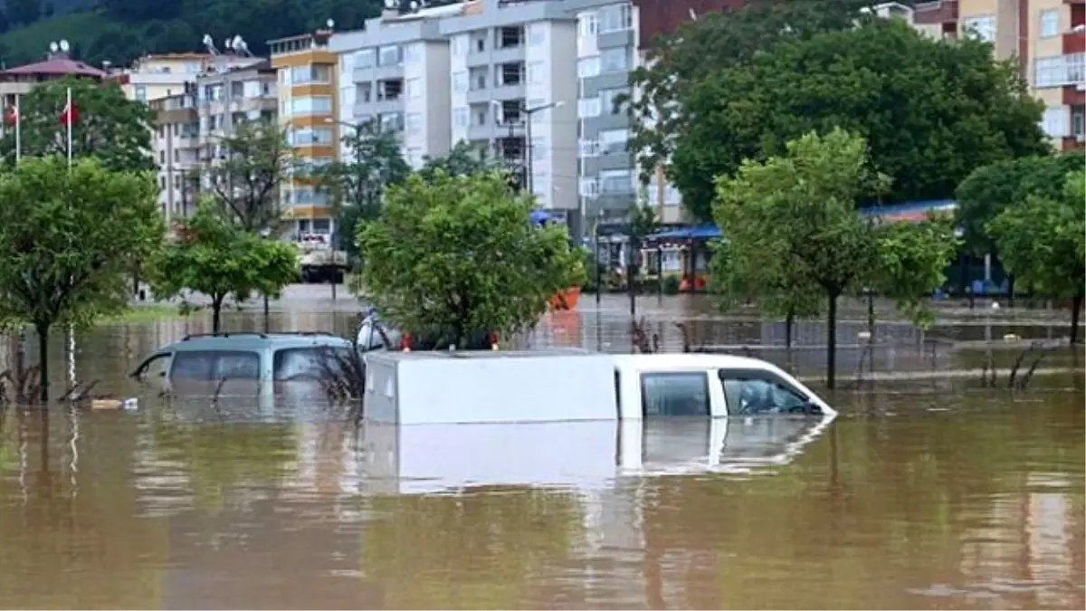 Artvin\'de Sel ve Heyelanlarda Ölü Sayısı 2\'ye Yükseldi