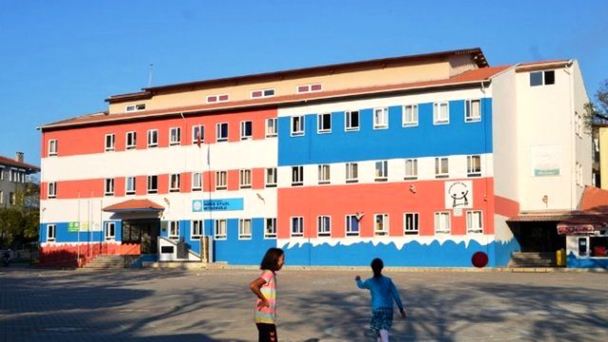 Ayvalıklı İki Okul Balıkesir\'in En İyileri Seçildi