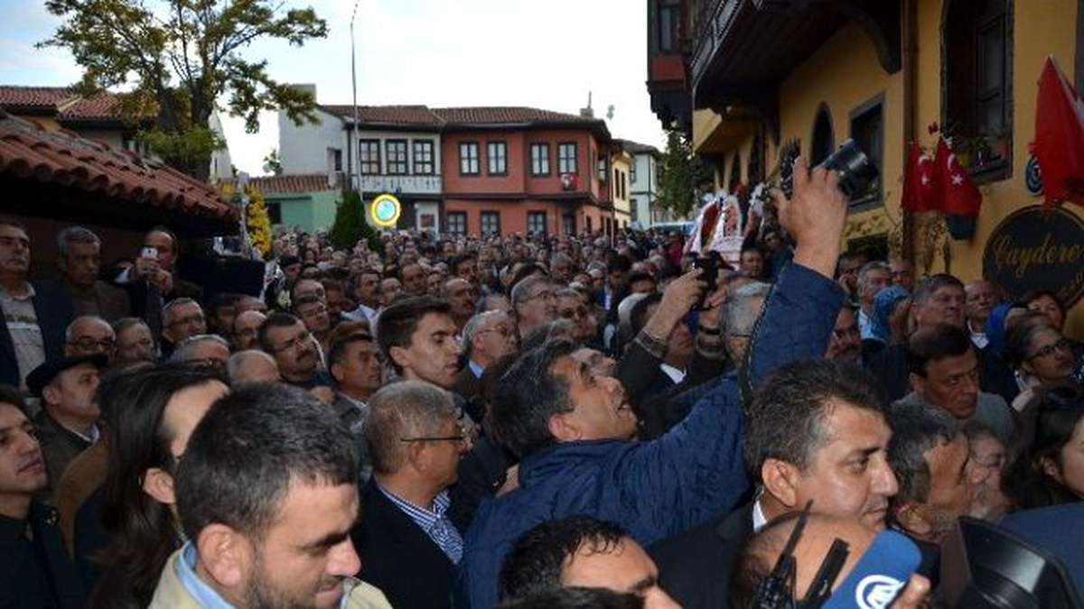 Bakan Avcı, Milletvekili Karacan\'ın Halka İletişim Ofisinin Açılışını Yaptı