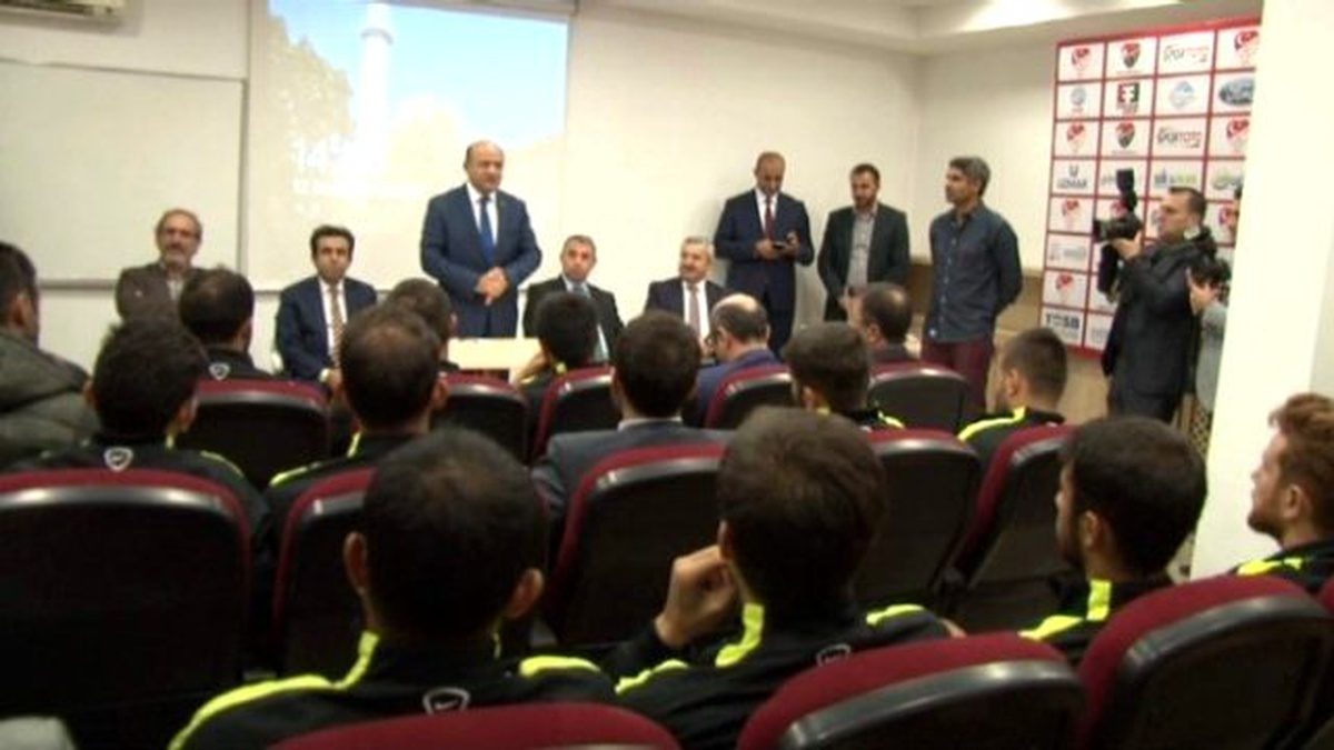 Bakan Işık Kocaeli Birlikspor Tesislerini Ziyaret Etti