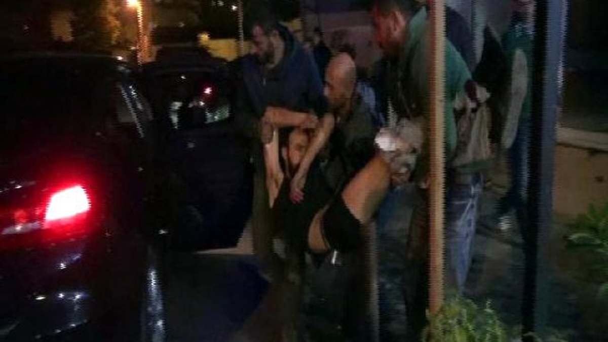 Bıçakladığı Arkadaşını Otomobilden Attı
