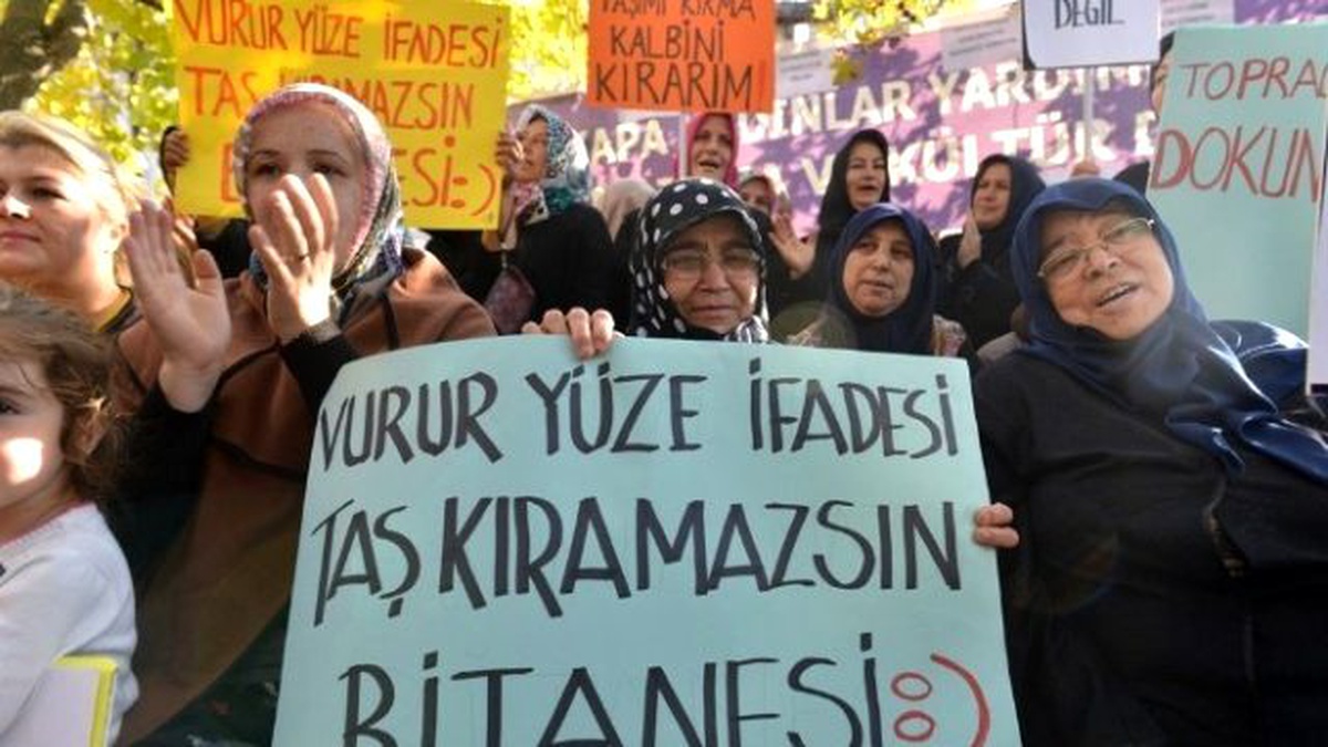 Bursa\'da Köylü Kadınların Maden Zaferi: "Vurur Yüze İfadesi Taş Kıramazsın Bi Tanesi"
