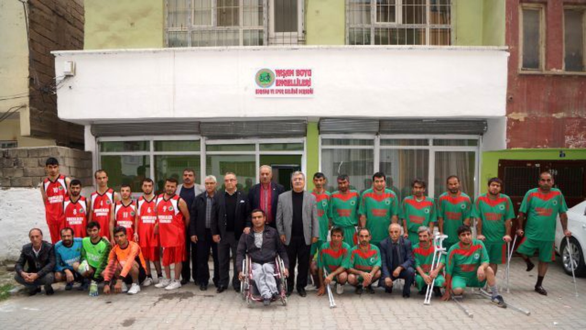 Emekliler Derneği Başkanından Engelliler Spor Takımına Destek