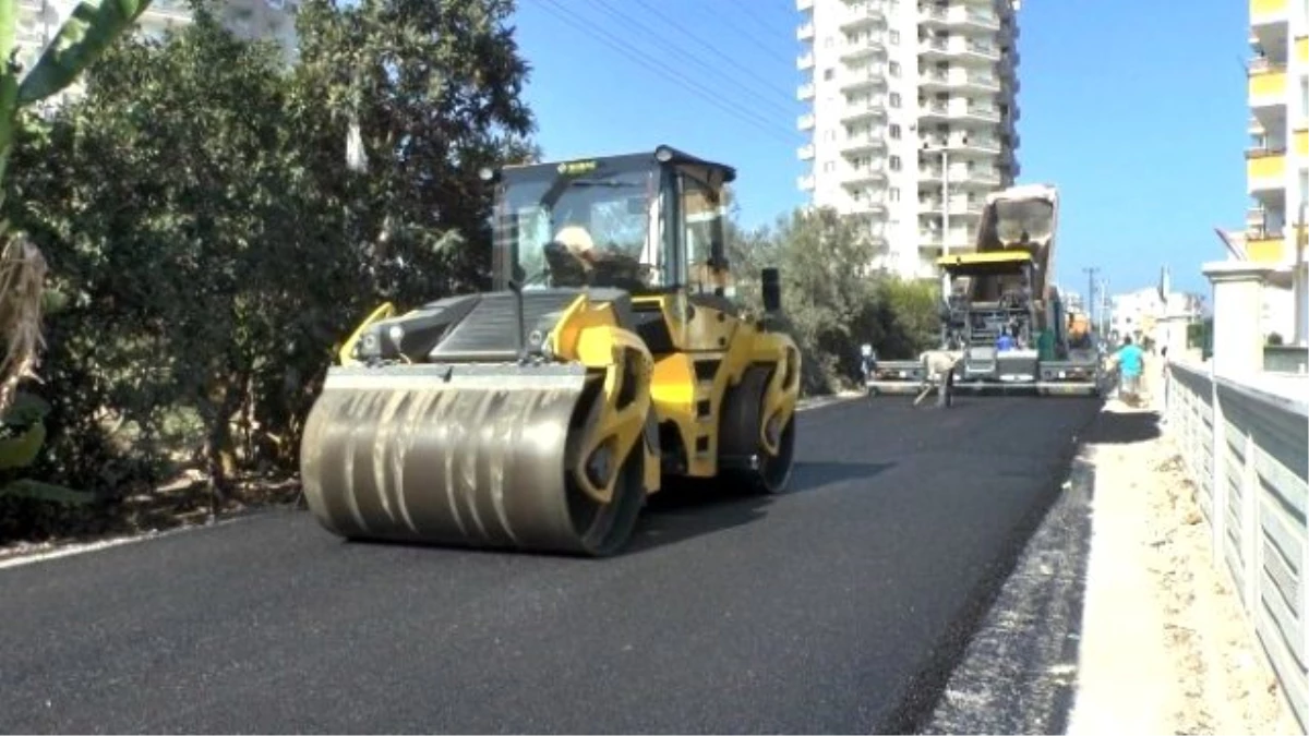 Erdemli\'de Asfalt Çalışmaları Sürüyor