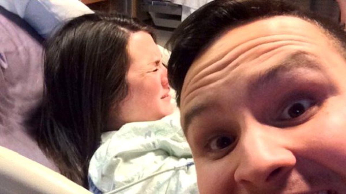 Eşi Doğum Yaparken Selfie Çeken Adam Rekor Kırdı