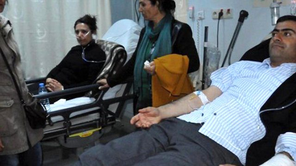 Hakkari\'deki İzinsiz Gösteride HDP\'li Vekiller Yaralandı