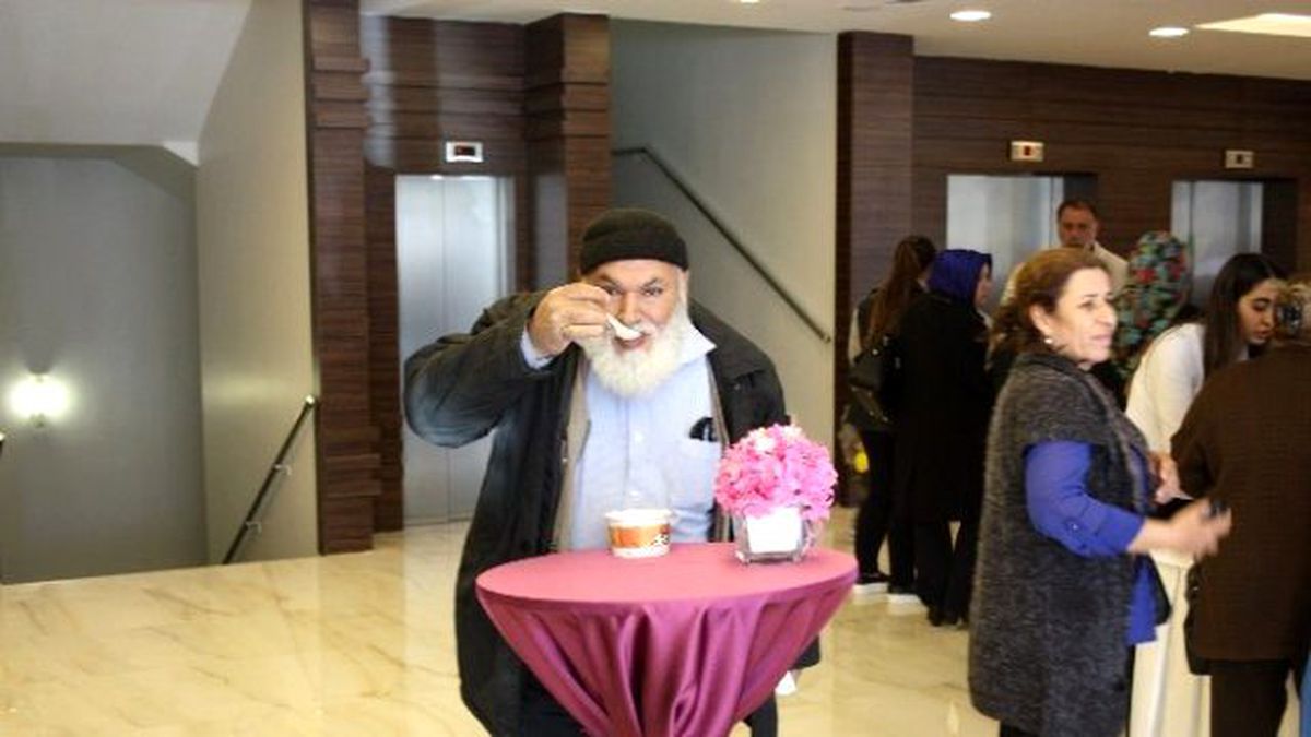Gaziantep\'te Hastanede 2 Bin Kişilik Aşure Dağıtıldı