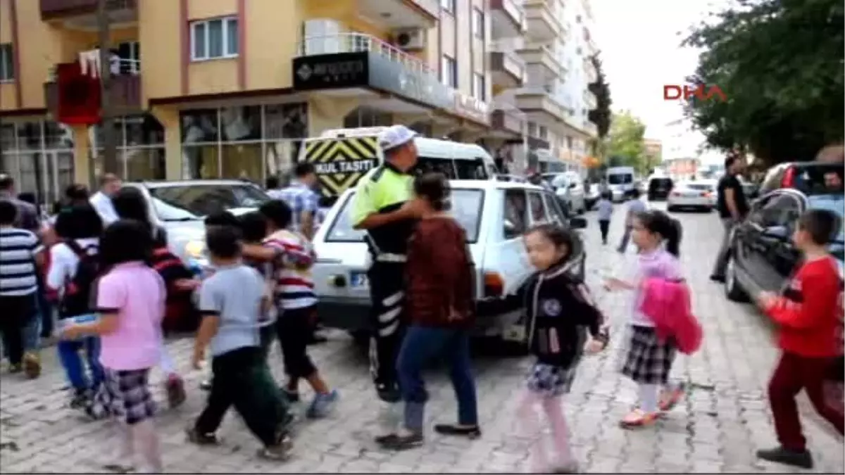 İslahiye\'de Okulların Önünde Polis Görev Yapıyor