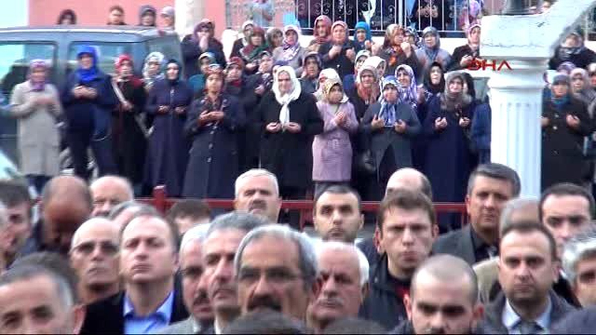 Karabük\'te Sobadan Sızan Karbonmonoksit Gazından Ölen Çift Toprağa Verildi