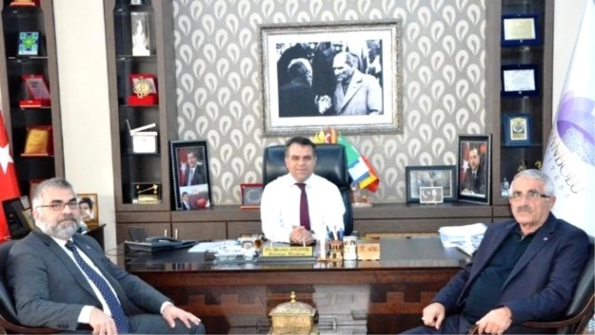 Karabükspor Başkanı Feridun Tankut, Başkan Aksoy\'u Ziyaret Etti