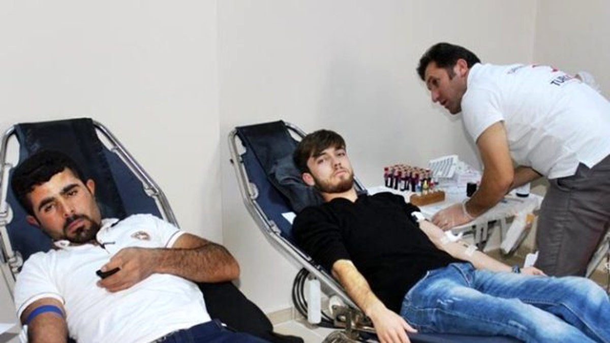 Kazım Karabekir Myo\'da Öğrenciler Kan Bağışında Bulundu