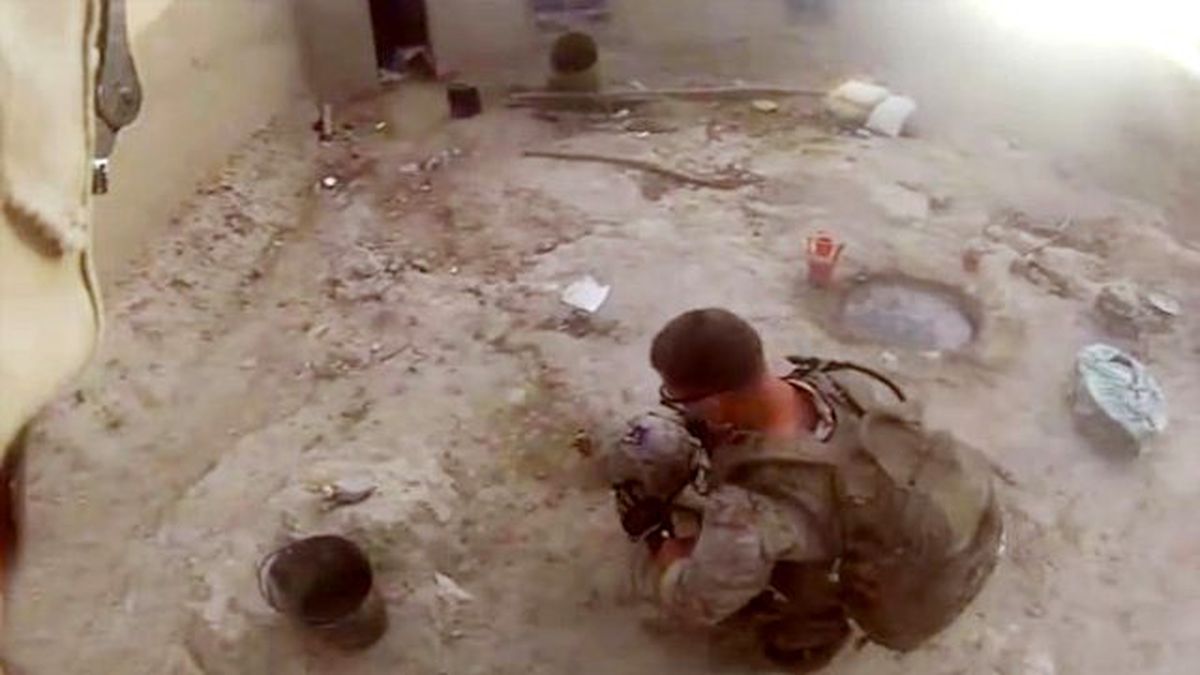 Keskin Nişancı, ABD Askerini Kafasından Vurdu