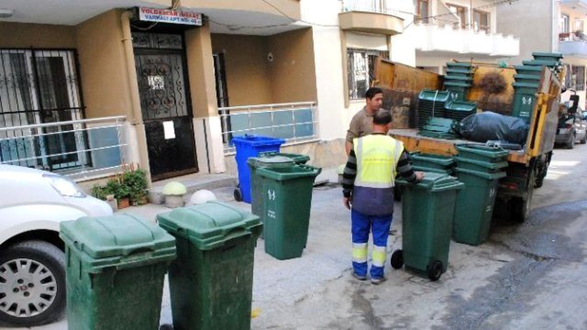 Kuşadası Türkmen Mahallesi\'nde Saatli Çöp Çıkartma Uygulaması Başladı