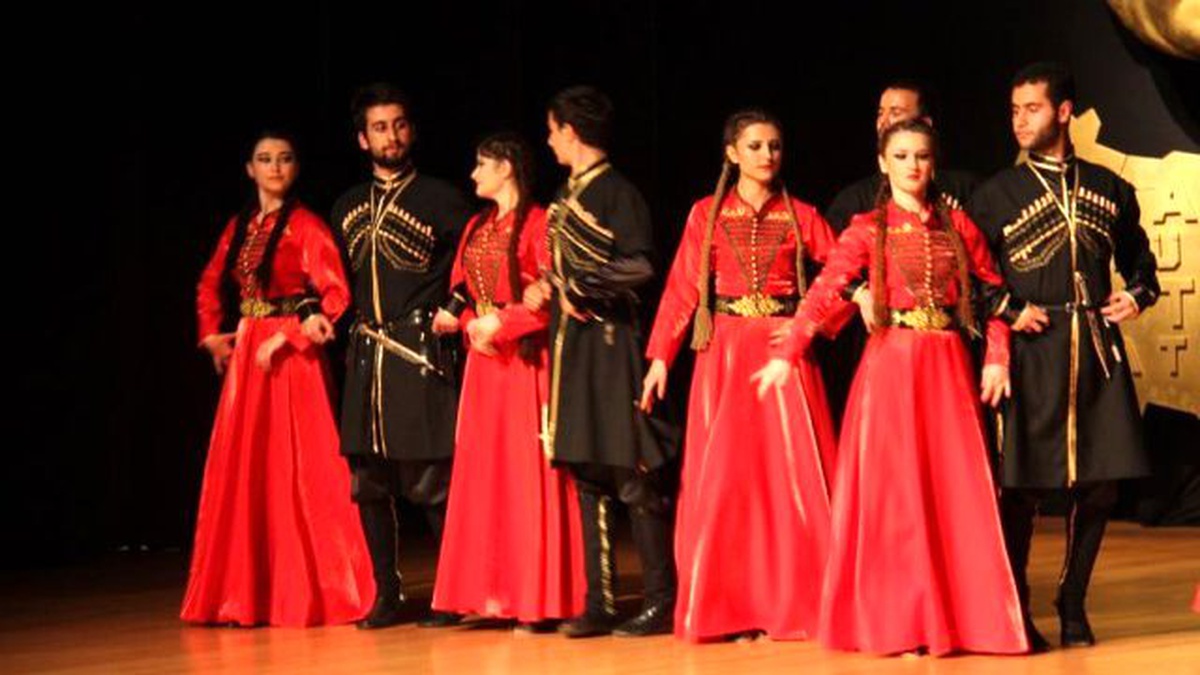 Kuzey Kafkas Dostluk ve Kültür Evi\'nde Halk Oyunları Kursu