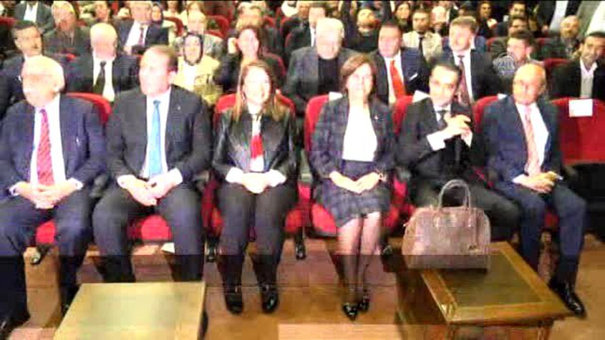AK Partinin ve CHP\'nin Eskişehir Milletvekilleri Mazbatalarını Aldı