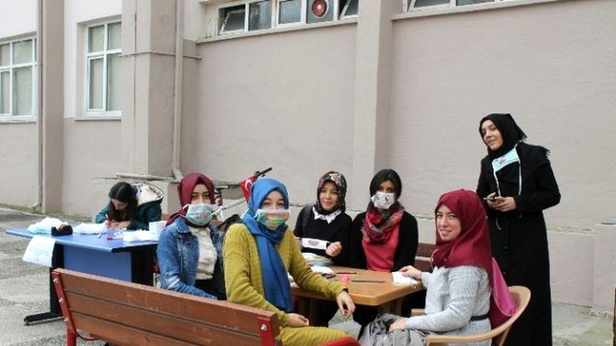 Saü Öğrencileri Duyarlılık Oluşturmak İçin Stant Kurdu