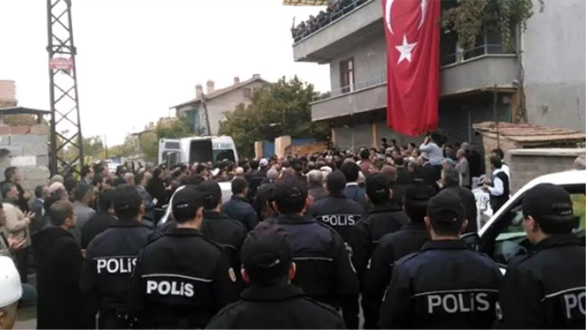 Şehit Polisin Cenazesi Konya\'ya Getirildi