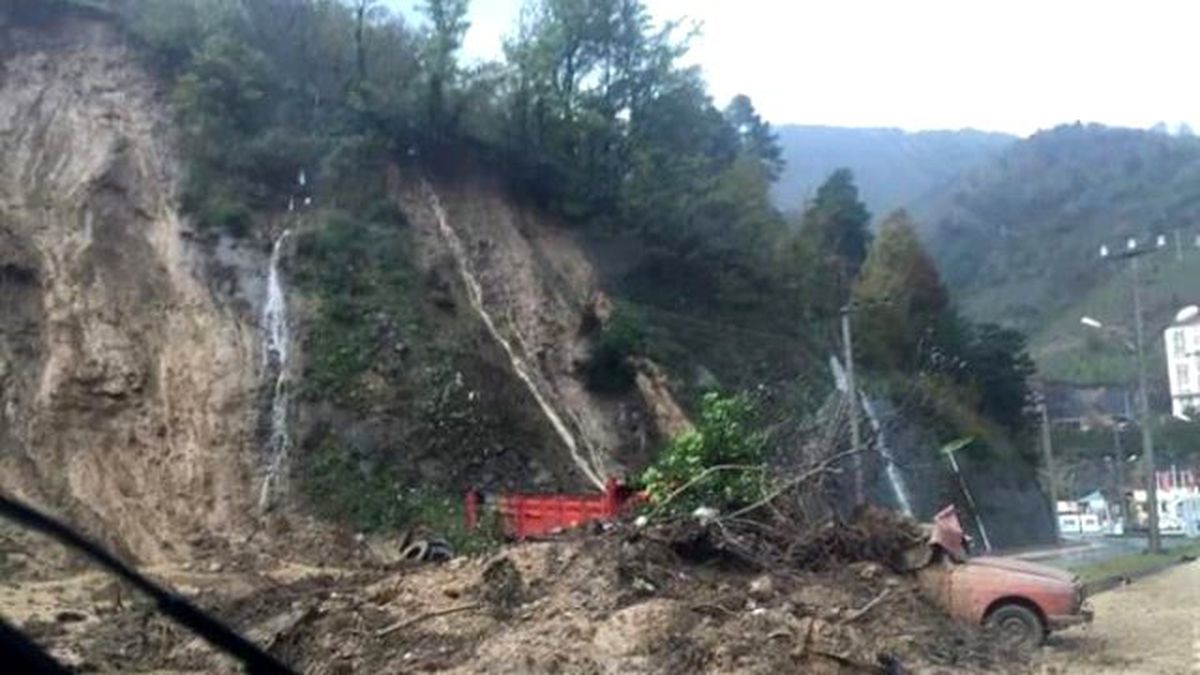 Şiddetli Yağmur Artvin\'de Hasara Yol Açı