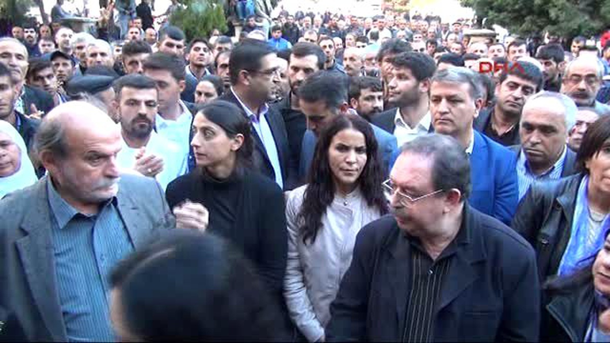 Silvan Sokağa Çıkma Yasağının Sürdüğü Mahallelere Girmeye Çalışan Hdp\'lilere Müdahale 3silvan...