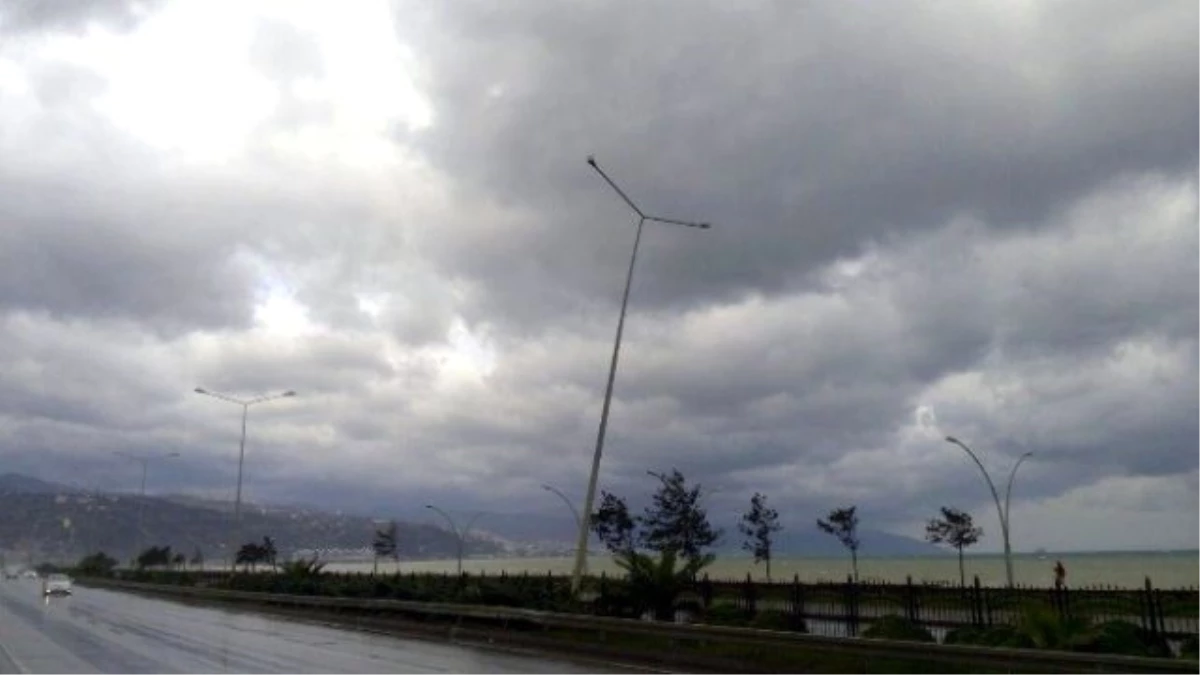 Trabzon\'da Şiddetli Rüzgâr ve Yağış Hasara Neden Oldu