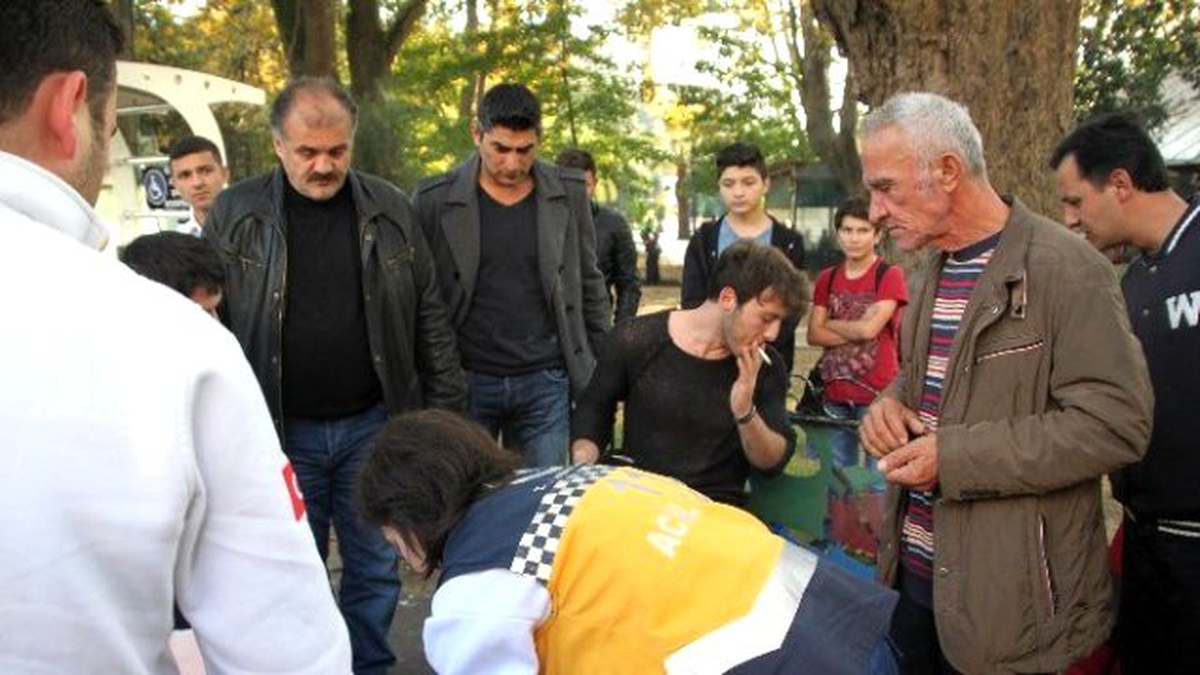 Trafik Kazası Geçirdi, Sigarasını İçmeden Sedyeye Yatmadı