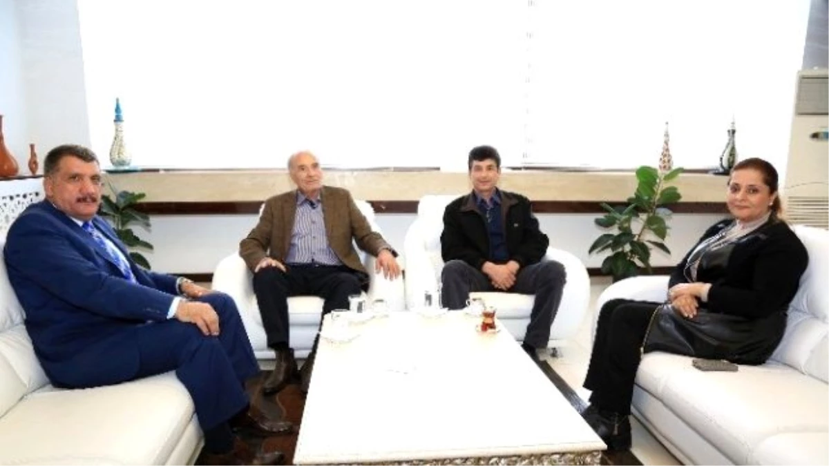 Türkmenistan\'dan Gelen Heyet, Başkan Gürkan\'ı Ziyaret Etti
