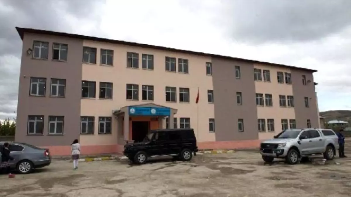 Van\'da PKK\'lıların Yaktığı Okulda Eğitim Başladı