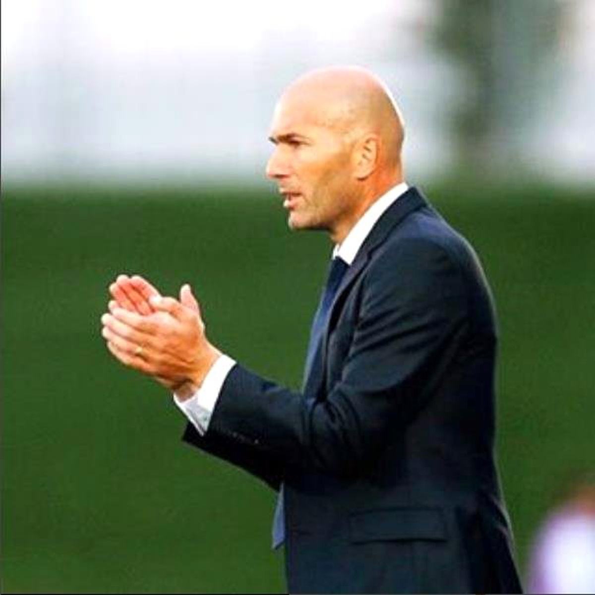 Zinedine Zidane, Maç Topu Beau Jeu\'yu Tanıtıyor