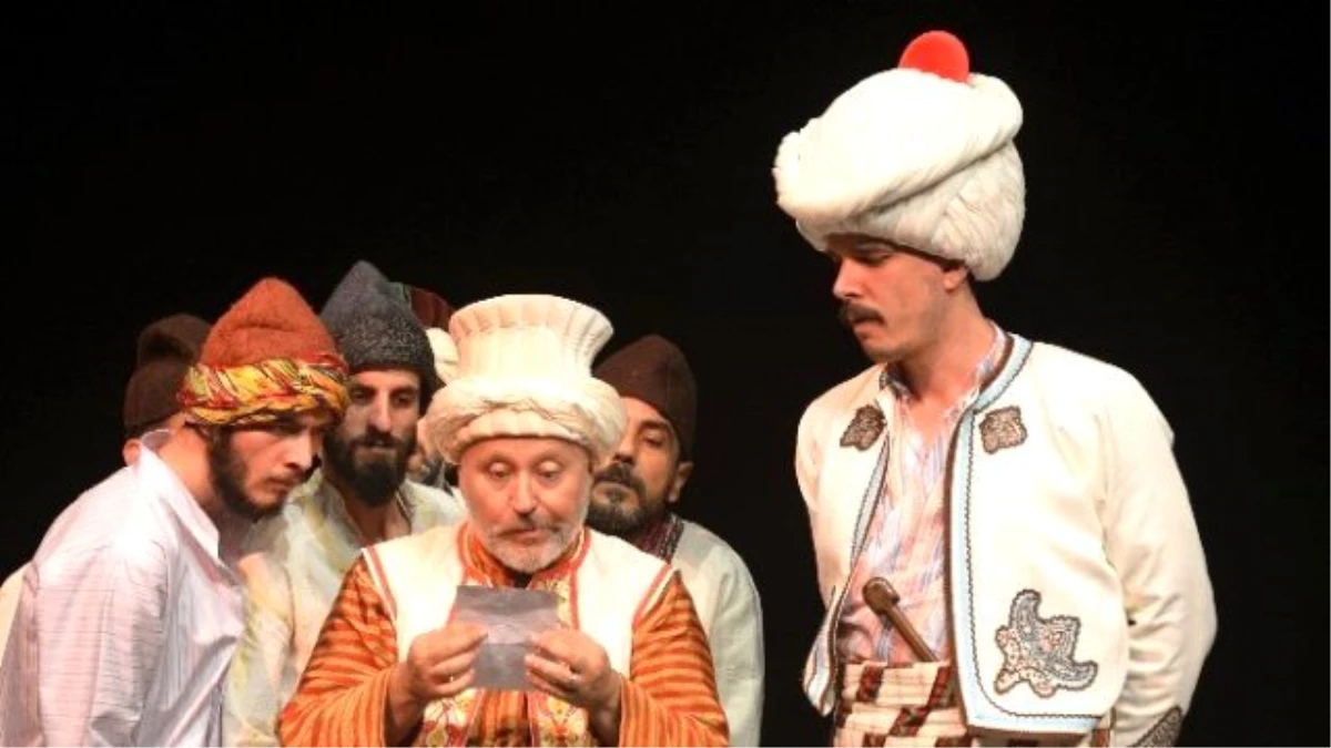 Adana Devlet Tiyatrosu\'nda Yeniden "Macun Hokkası"