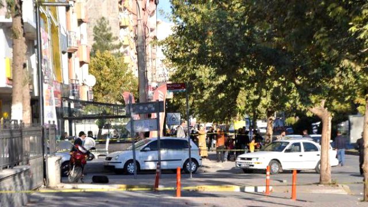 Adliye Önündeki Çanta Bomba Paniğine Neden Oldu