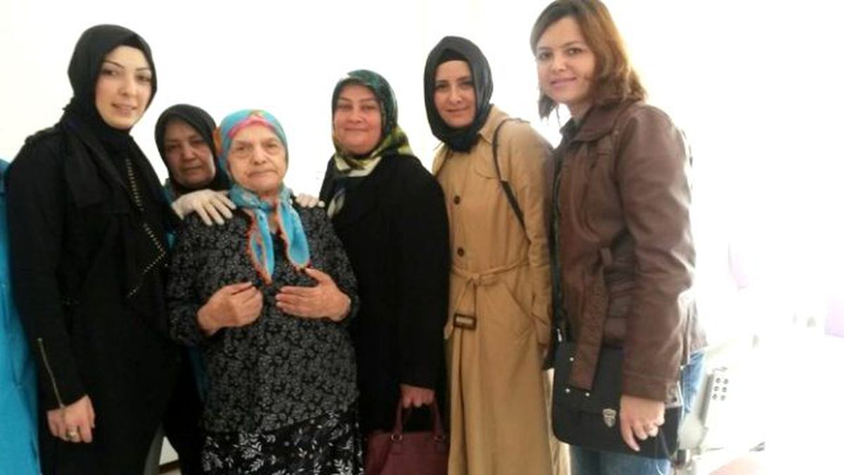 Ak Kadınlar Yaşlıları Unutmadı