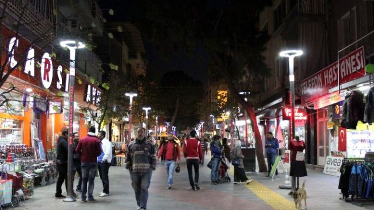 Alaşehir Caddeleri Işıl Işıl