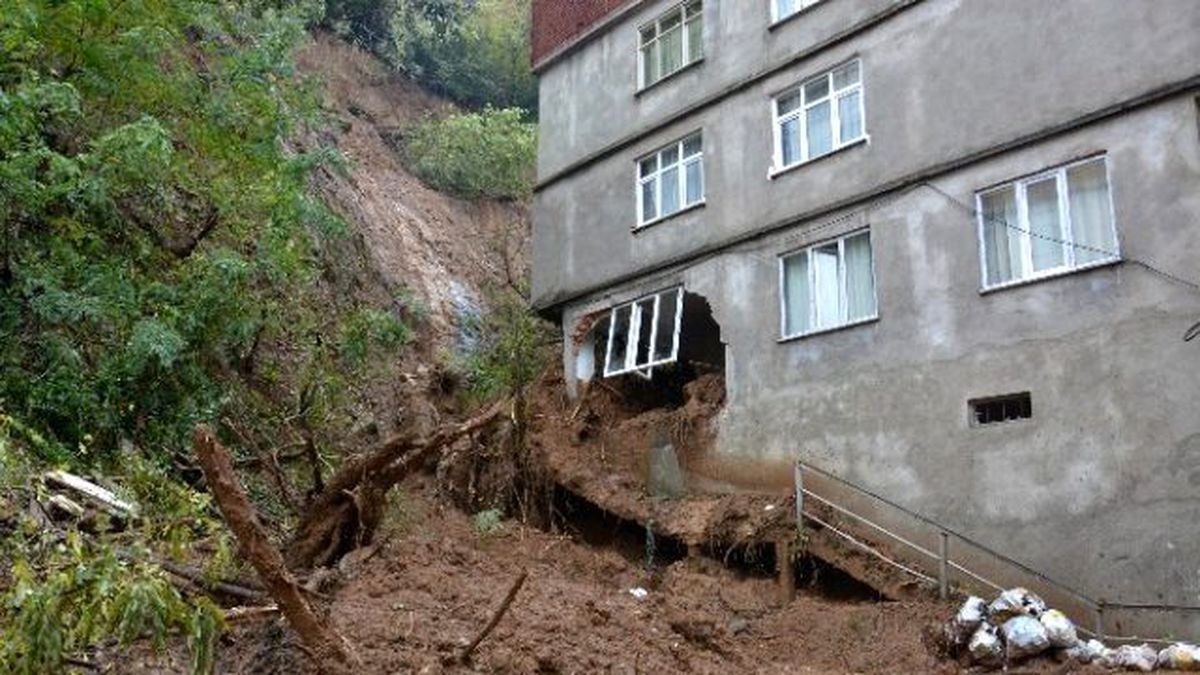 Artvin\'in Borçka İlçesi\'ndeki Heyelan