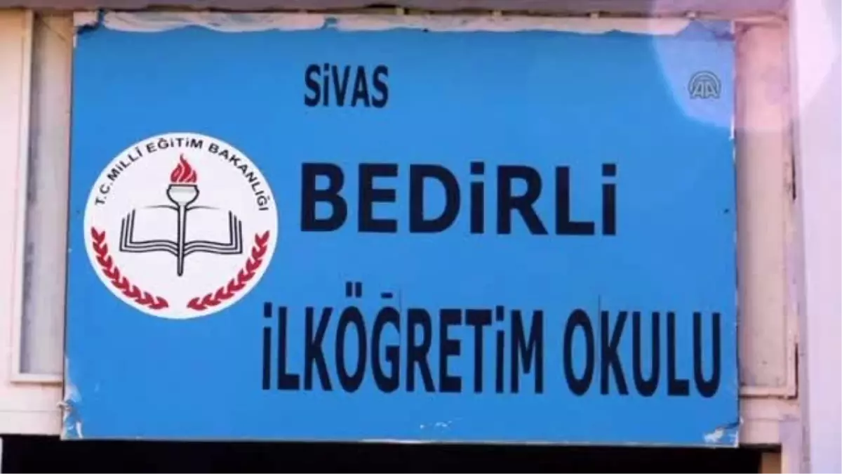 Sivas\'ta Bakımsız Okula Üniversitelilerden Yürekli Dokunuş