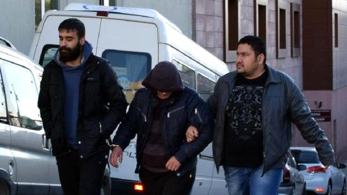 Caminin Bakır Kubbesini Çalmak İsteyenlere Suçüstü