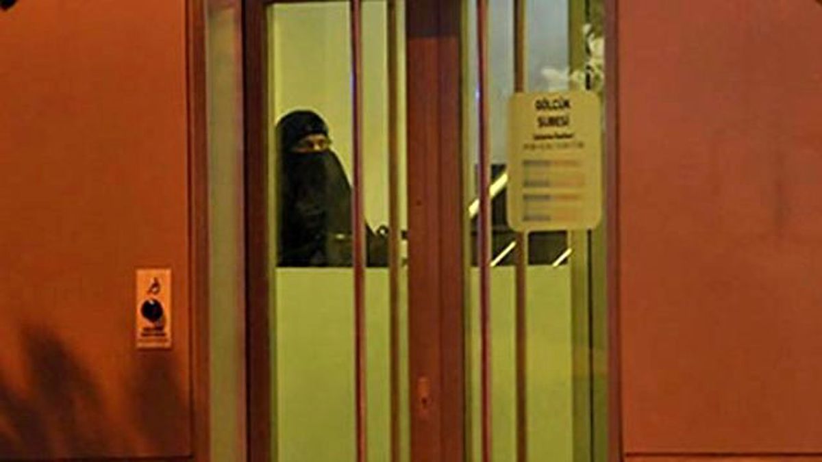 Çarşaflı Soyguncunun Elinden Kurtulan Rehineler Yaşadıklarını Anlattı