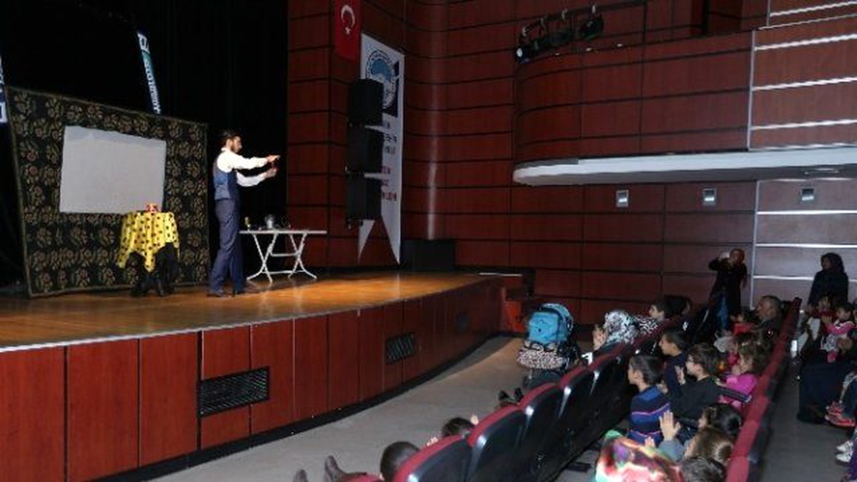 Çocuklar Gölge Oyunu ile Eğlendi