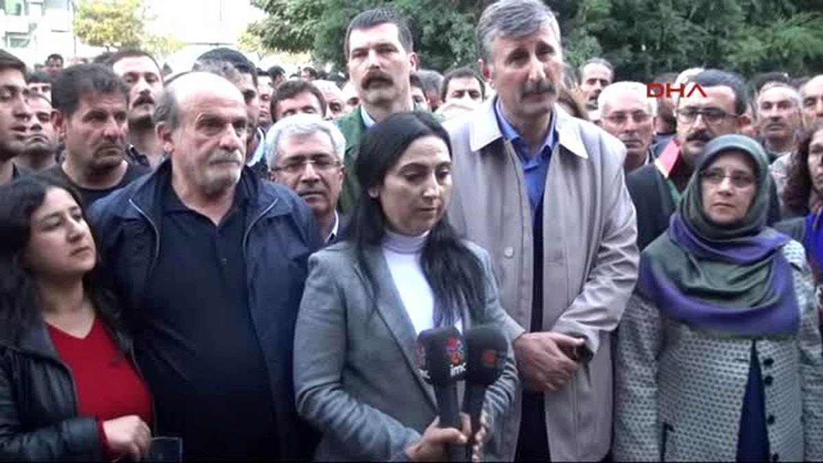 Diyarbakır - Silvan\'da Yürüyüşe Geçen Hdp\'lilere İzin Verilmedi; 1 Kişi Yaralandı 5