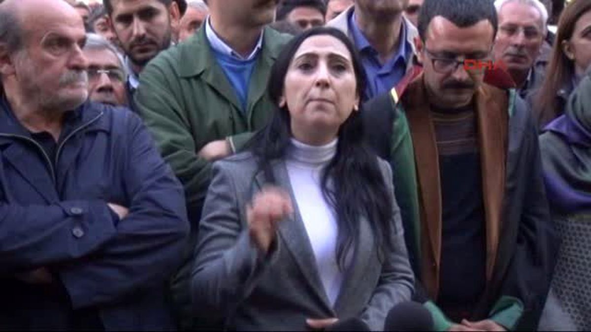 Diyarbakır - Silvan\'da Yürüyüşe Geçen Hdp\'lilere İzin Verilmedi; 1 Kişi Yaralandı 6