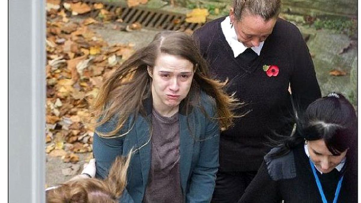 Erkek Kılığına Giren Kadın, Kız Arkadaşını Kandırıp İlişki Yaşadı