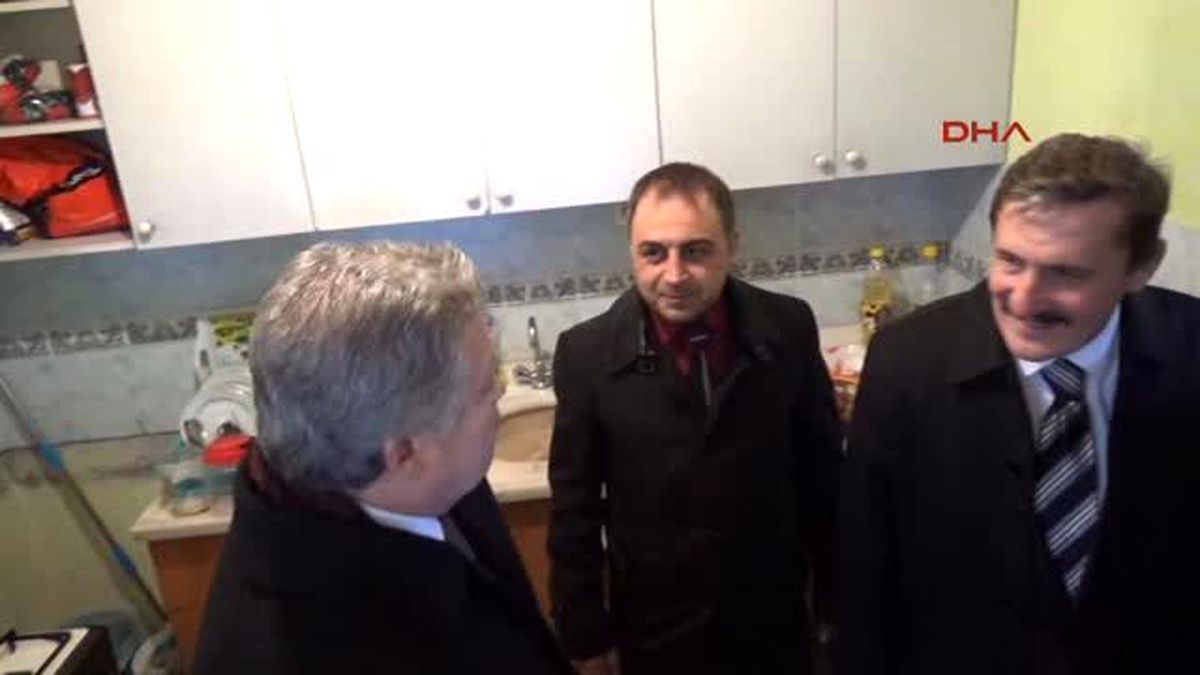 Erzincan Valisi Kahraman\'dan İki Üniversite Öğrencisine Eşya Yardımı