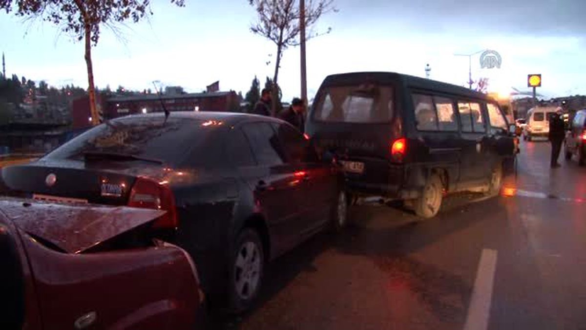 Erzurum\'da Trafik Kazası: 3 Yaralı