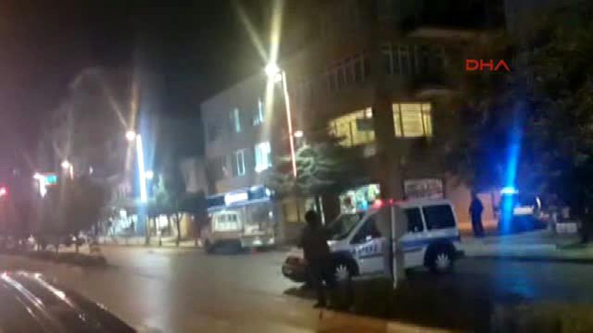 Gölcük'te Soyguncu Banka Çalışanlarını Rehin Aldı