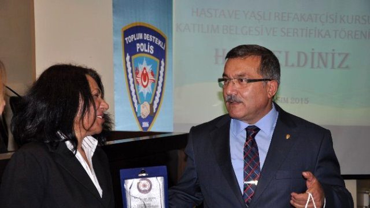 Hasta ve Yaşlı Refakatçi Kursuna Katılanlar Sertifikalarını Aldı