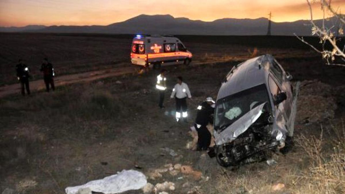 Hastane Dönüşü Hafif Ticari Araç Şarampole Yuvarlandı: 3 Ölü, 2 Yaralı